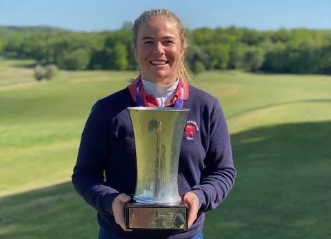 Internationaux de France mid-amateurs Dames : Charlotte Bunel tout sourire