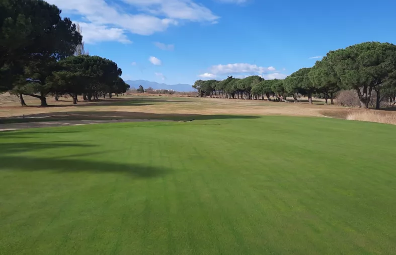 À Saint-Cyprien, malgré des mois de restrictions d’eau, le golf fait face