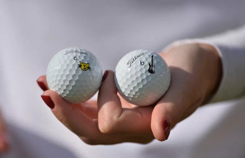 Pourquoi les balles de golf ont des alvéoles ?